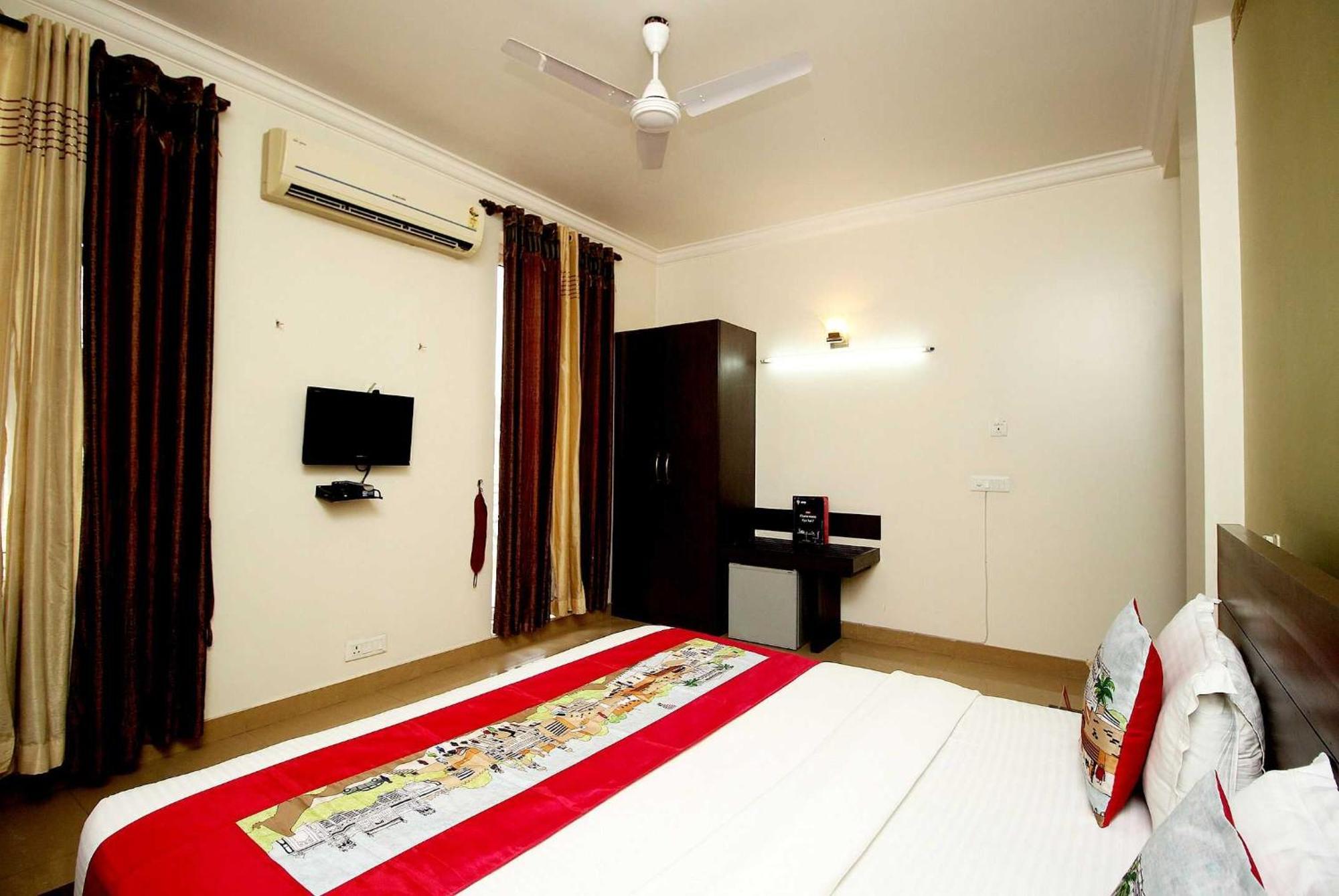 Super Collection O Sakshi Hotel Gurgaon Ngoại thất bức ảnh